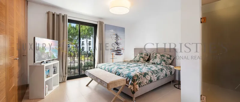 Luxury apartment in Camp de Mar in sought-after complex — photo 11