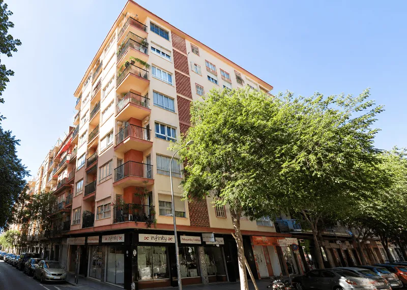 Apartment for sale on Calle d'Ausiàs March — photo 1