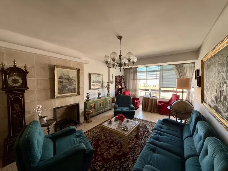 Opportunity: Eighth Floor in a Grand Building — photo 2