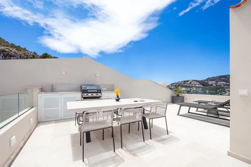 Stylishly renovated terraced house with dreamy harbour views — photo 10