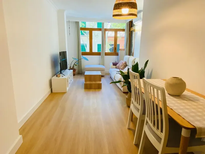 PRECIO DE ALQUILER: 2.160 €/MES — photo 1