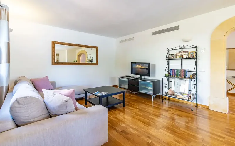 This beautiful townhouse in Puig de Ros with pool, garden and large underground parking is located in an attractive residential area — photo 5