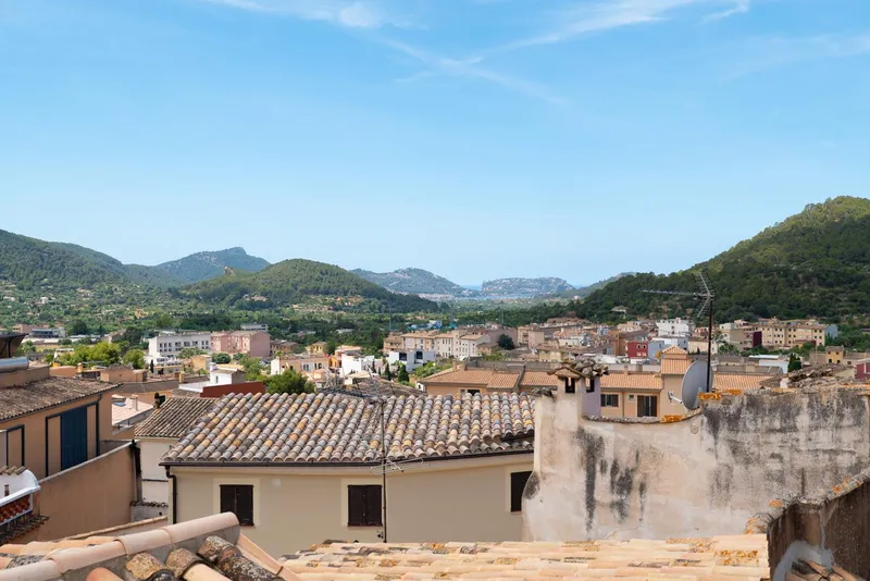 Mallorcan village house with charm and sea views in Andratx — photo 1