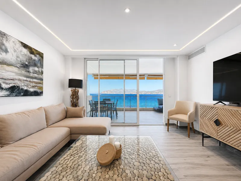 Luxurious modern apartment on the first sea line in Santa Ponsa — photo 2