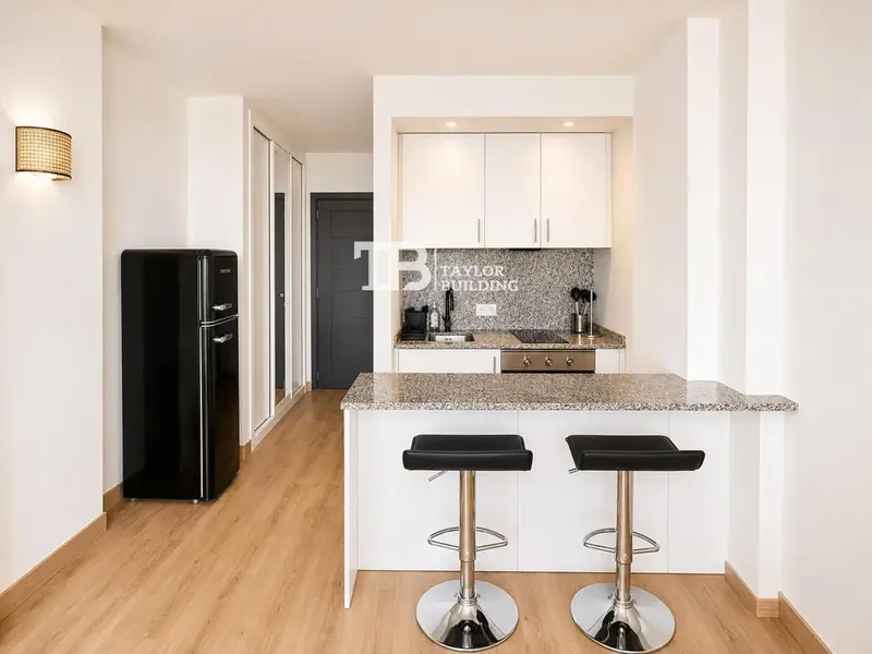 Taylor Building Real Estate sells this cozy renovated studio with sea views and balcony in Illetas, Calvià — photo 7