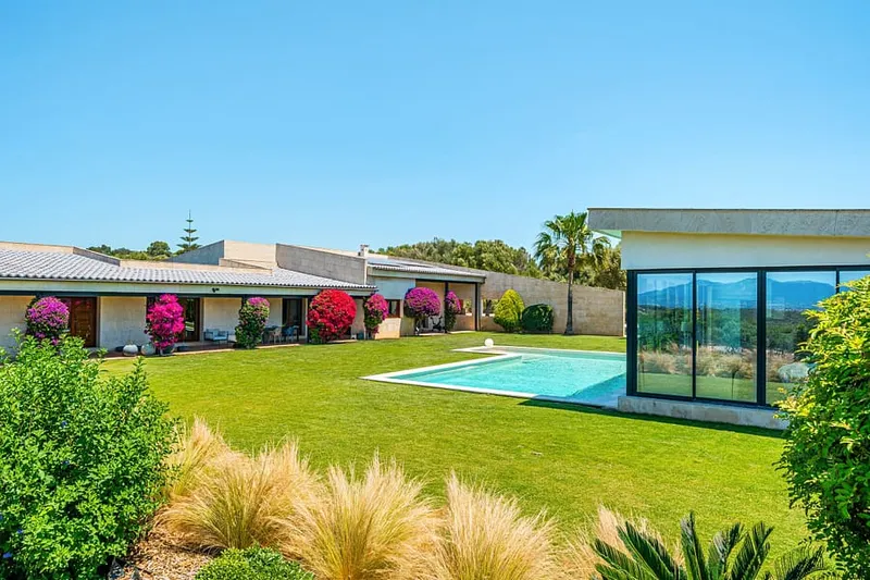 Modern country house with private equestrian facilities near Palma — photo 1