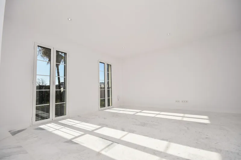 Bright and Spacious Fully Renovated Apartment with Two Parking Spaces in Palma’s Prestigious Residential Area — photo 2