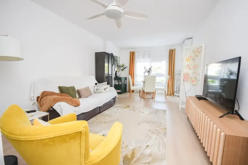 Discover this spacious and bright first floor apartment of 103 m2 in the quiet and sought-after area of Son Dameto, surrounded by all services — photo 1