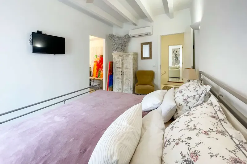 This exceptional late 18th-century village house is located in one of the most coveted spots in the old town of Artà — photo 9