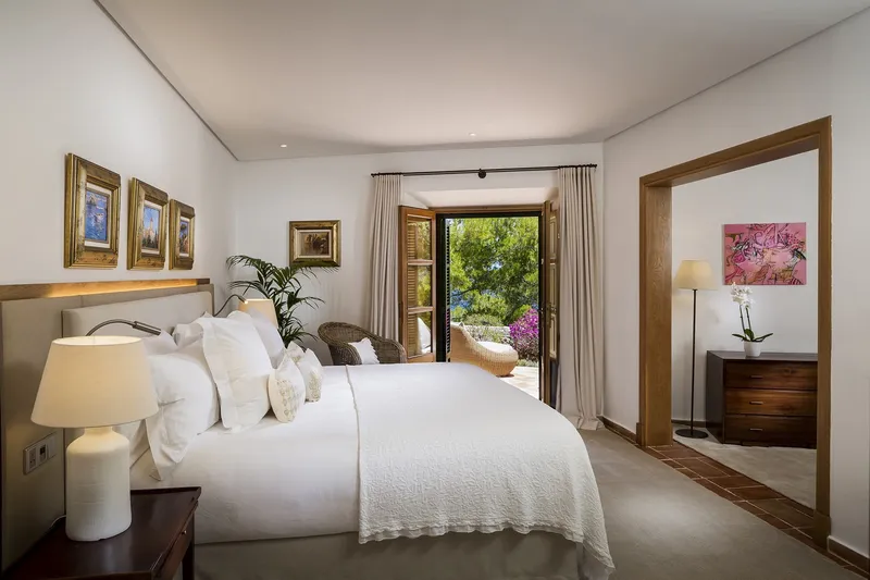 Vacation rental: Villa with sea and mountain views — photo 10