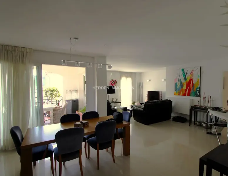 Herden Immobilien Mallorca sells a fantastic modern and high-quality penthouse in an absolutely superior location in Santa Ponsa in a — photo 9