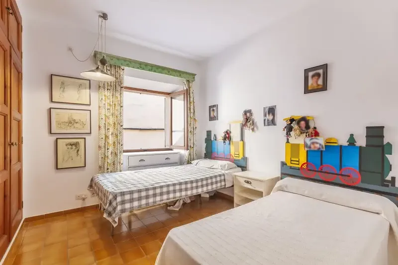 This excellent house, for sale in the sought-after old town area of Pollensa, is of generous dimensions, offers great flexibility — photo 12