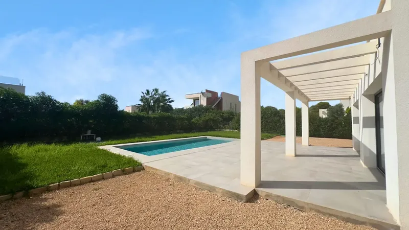For sale is an exclusive villa in Cala Pi, located in a quiet residential area in the Torrent de Cala Pi. This high-quality property — photo 2