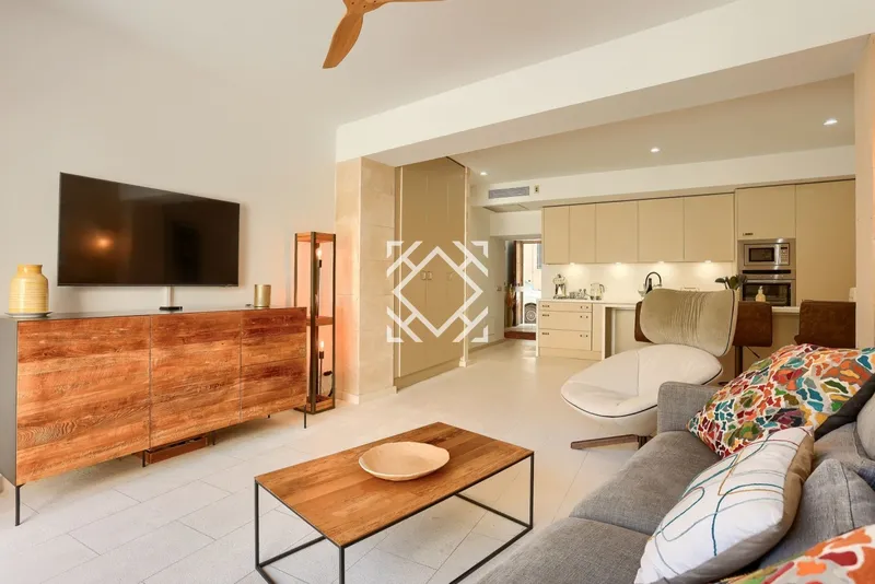 House for sale with large terrace and swimming pool near the historic centre of Pollensa, Mallorca. — photo 7