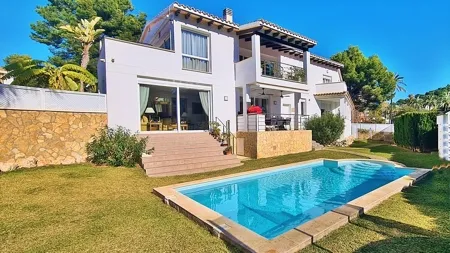 Modern villa for sale within walking distance to the beach in Calvià — photo 1