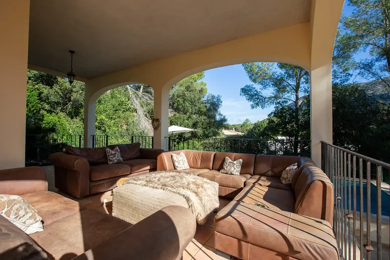 Spacious five-bedroom detached house in the quiet and sought-after residential area of Son Toni, with excellent views of the — photo 3