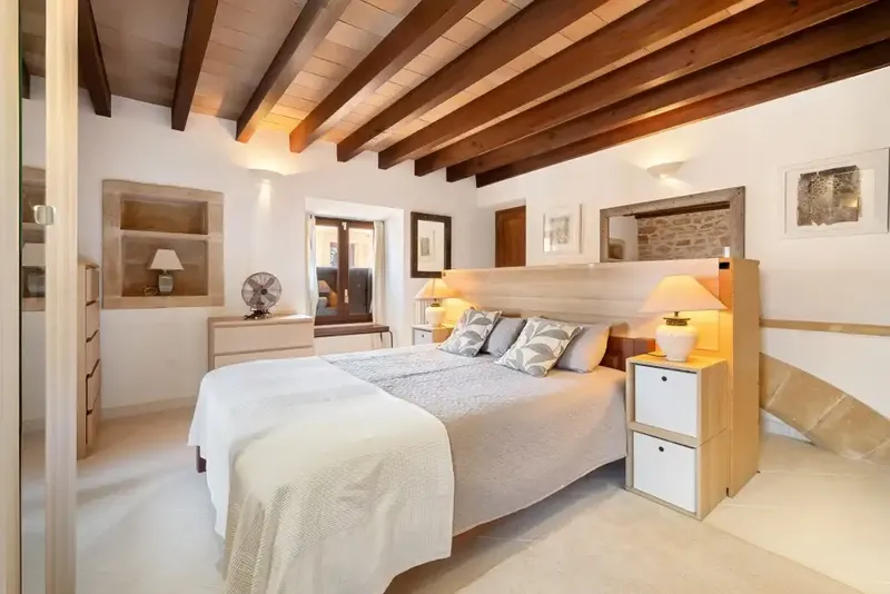 Exceptional house for sale in Alcudia, steps from the iconic historic wall, offering generous space — photo 9