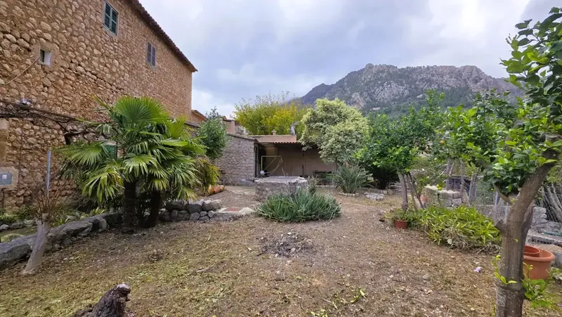 Between the mountains connecting Sóller and Fornalutx lies this unique property, located in one of the most beautiful and peaceful enclaves — photo 1