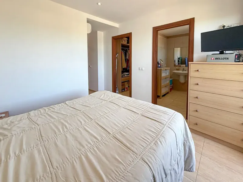 Discover this magnificent apartment on the second floor of a building without a lift, notable for its semi-new condition — photo 8