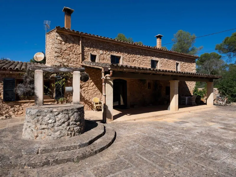 8,000 m² finca with 5 rooms, pool and garage for sale — photo 3
