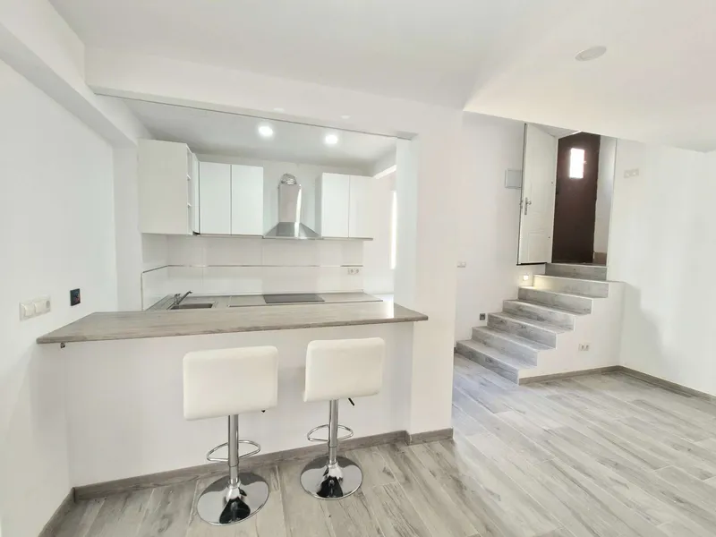 Mediterranean townhouse with fantastic roof terraces just 300 meters from the beach — photo 8