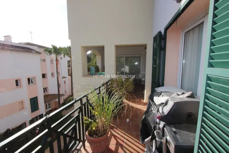 Herden Immobilien Mallorca sells a fantastic modern and high-quality penthouse in an absolutely superior location in Santa Ponsa in a — photo 7