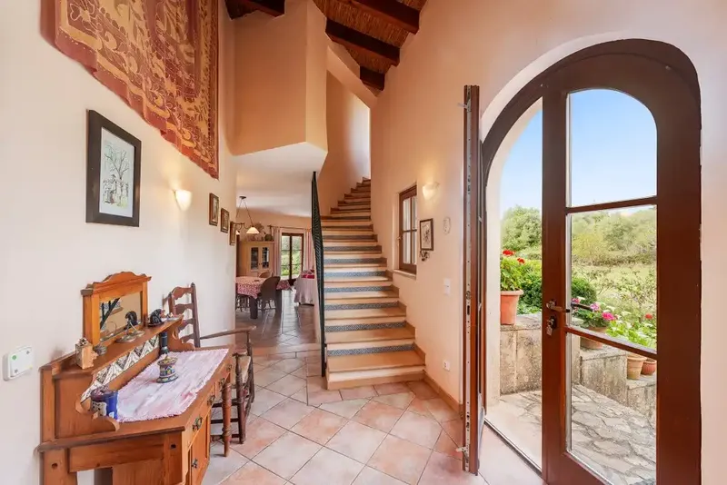 This attractive finca occupies a large plot of about 8,000m2 and is offered for sale in a quiet area of Moscari. It has a guest apartment — photo 3