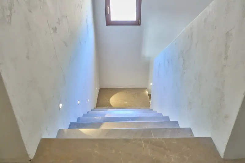 Between the popular coastal town of Cala Millor and the emblematic local mountain, Na Penyal, an exceptional newly built finca awaits you — photo 5