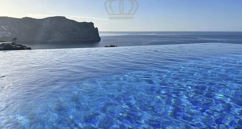 Luxurious first-line sea view villa with pool in Port Andratx - for rent — photo 11