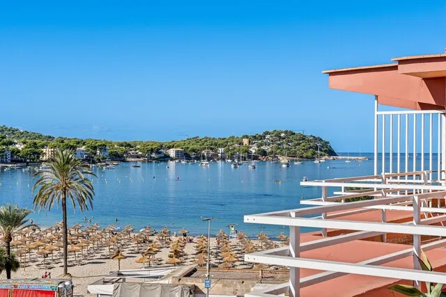 Frontline penthouse to renovate for sale in Santa Ponsa, Southwest Mallorca — photo 1