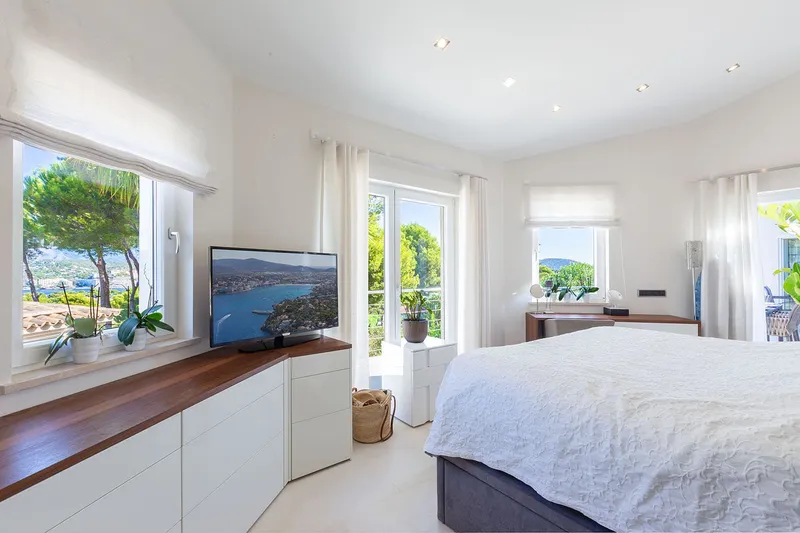 Luxury sea-view villa near the harbour and golf course — photo 9