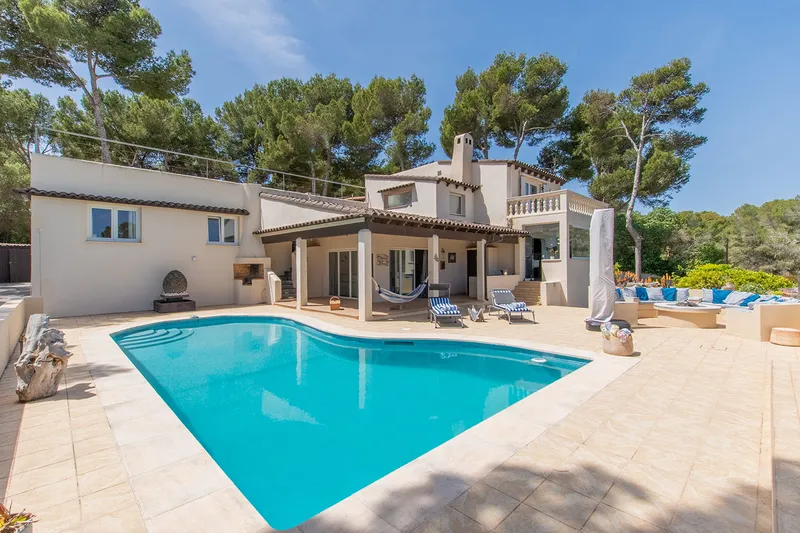 Sea-view villa with development potential in a prime location — photo 4