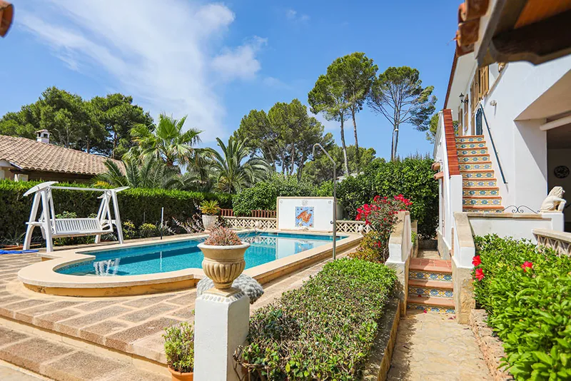 Beautiful villa with garden and pool in an exclusive area of Nova Santa Ponsa Mas — photo 4