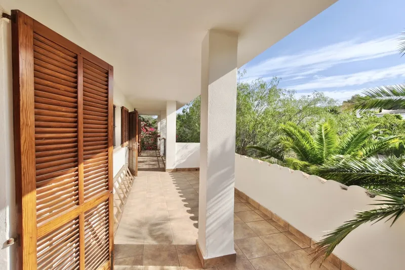 Charming Mediterranean-style villa for sale in Santa Ponsa with private pool and garden — photo 12
