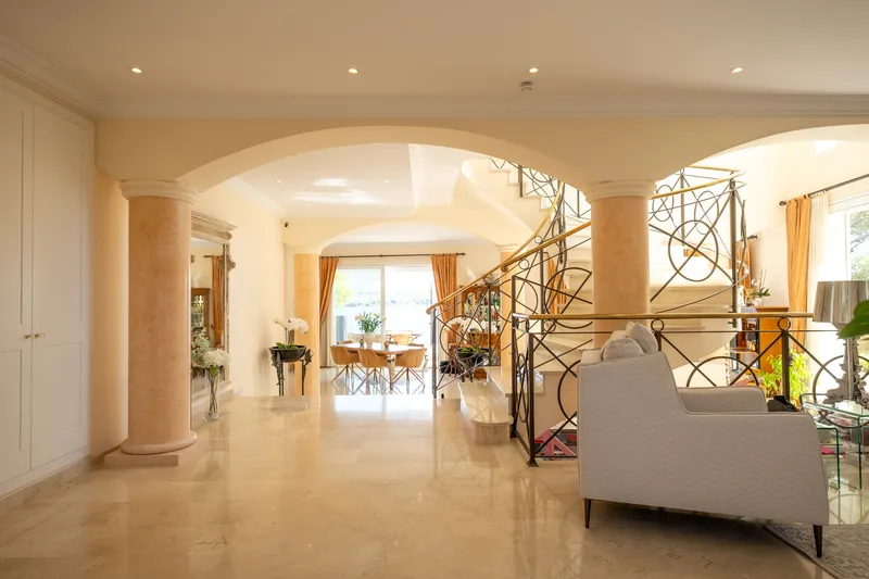 Fantastic Mediterranean villa for sale with large pool and private sea access — photo 5