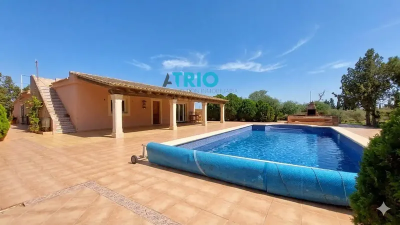 Just 800 meters from the center of Llucmajor is this exceptional rustic finca, a unique opportunity for those seeking tranquility — photo 1