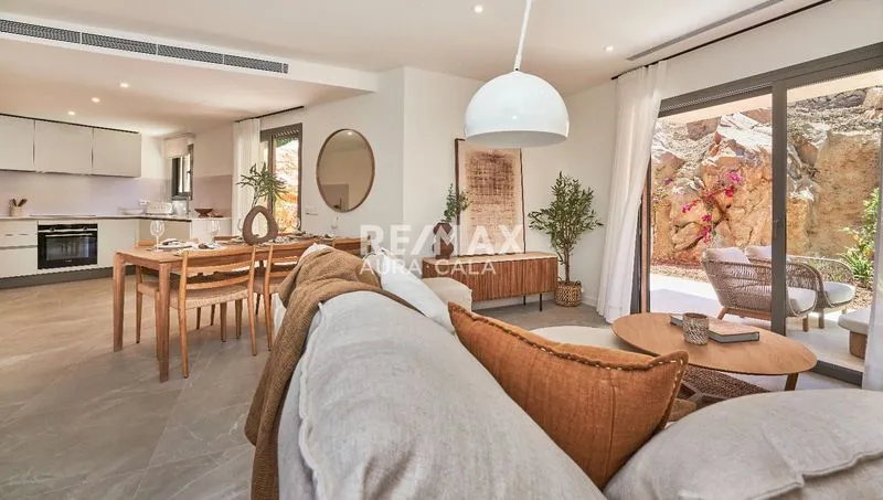 Terraced house with private garden in Esporles — photo 1