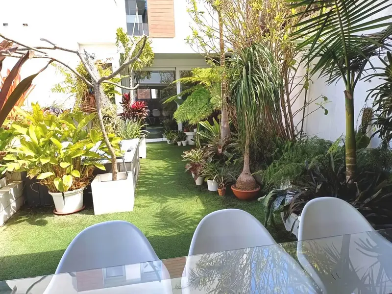 In the quiet area of Son Peretó, also known as the school zone, we find this bright modern-style townhouse with completely open views — photo 9