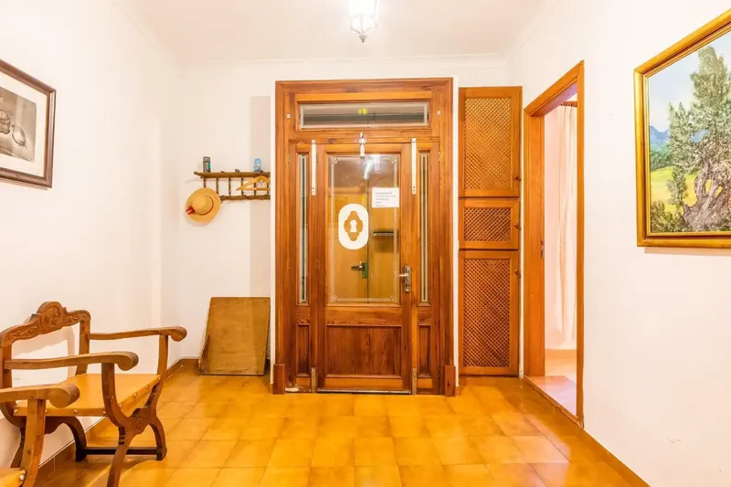 Inmoclaus offers this spacious townhouse for sale in Pollença. Located near the center, the property is just steps away from — photo 6