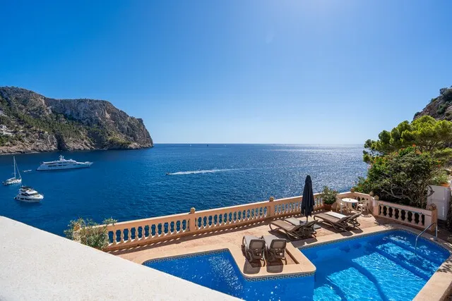 Seafront duplex penthouse for sale in Puerto Andratx, southwest Mallorca — photo 2