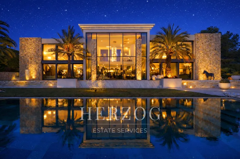 Timeless villa with large plot in a privileged location in Nova Santa Ponsa — photo 2