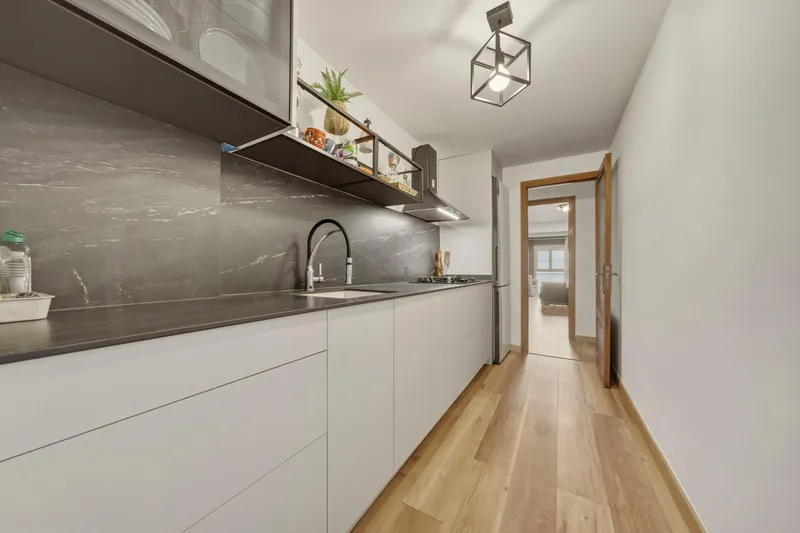 Spacious exterior flat with terrace and lift — photo 11