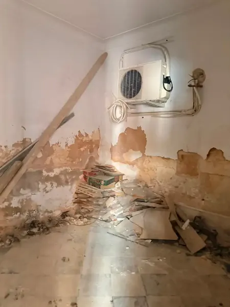 Two-storey house in Inca with several rooms and bathroom. Needs full renovation. Price €280,000. — photo 8