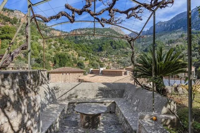Unique and exceptionally large town house for sale in Fornalutx, Mallorca — photo 2