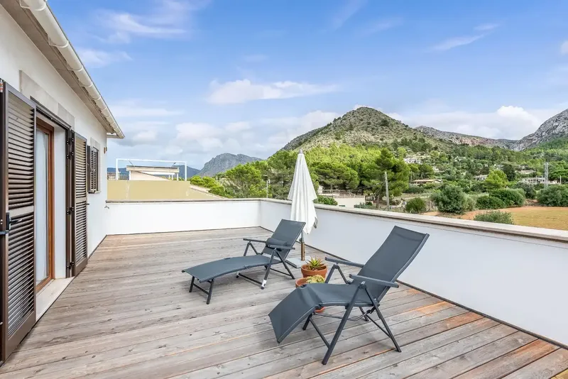 This chalet with sea and mountain views consists of a family house together with an independent apartment in an ideal location — photo 7