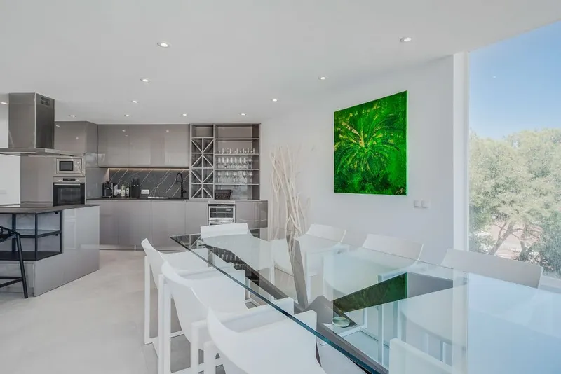 Renovated luxury apartment in 1st sea line with fantastic panoramic sea view — photo 11