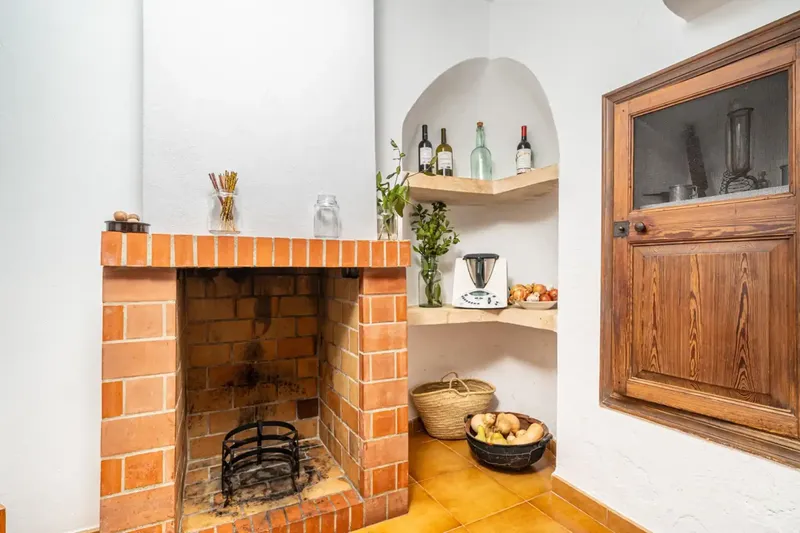 Located in the idyllic and quiet nucleus of Son Negre, this beautiful rustic finca offers a perfect combination of privacy, spaciousness and — photo 11