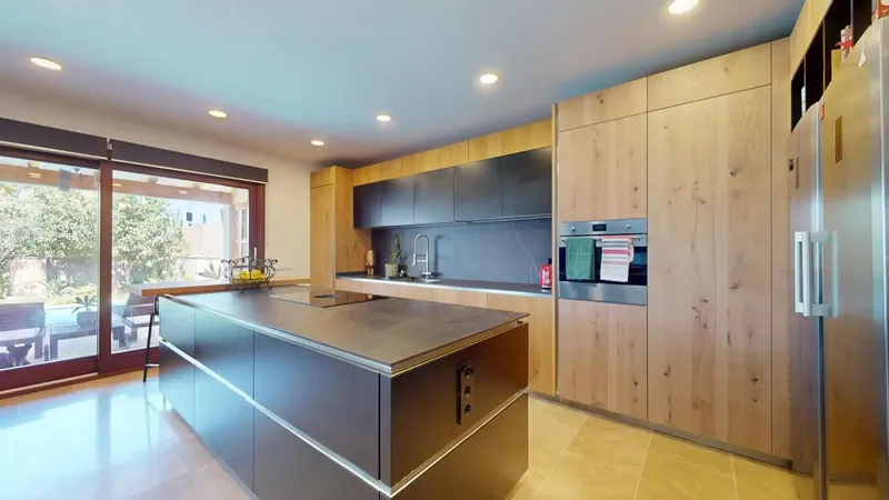 Discover this magnificent home, built in 2019, where design, quality and energy efficiency combine to offer a home — photo 3