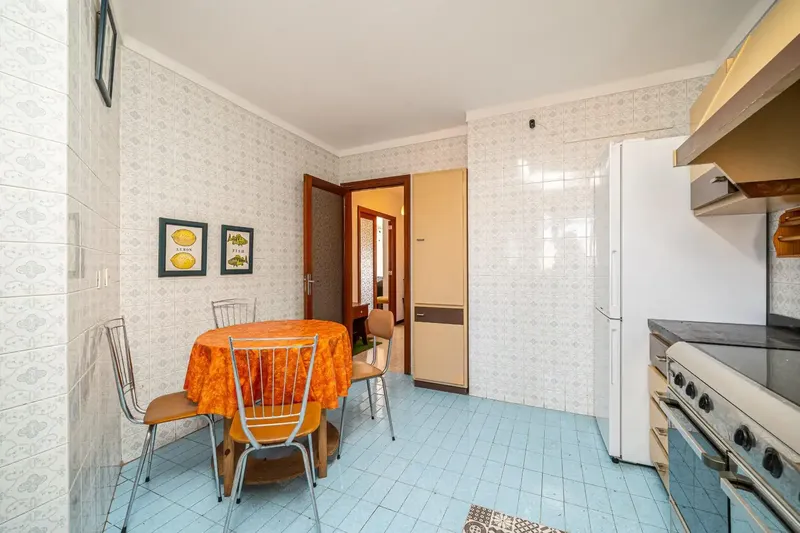 If you are looking for a spacious home with multiple possibilities, this 111 m² apartment is an excellent opportunity. — photo 6