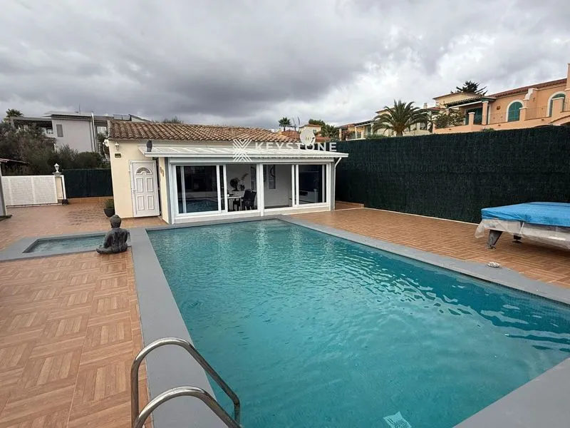House — photo 2
